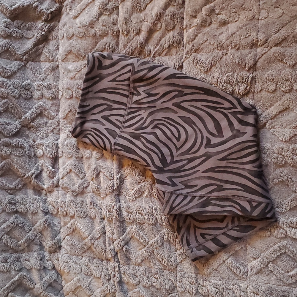 #55 - Xersion Quick-Dri Capri Leggings
